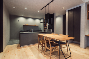 ブラック＆グレーの平屋のオウチ